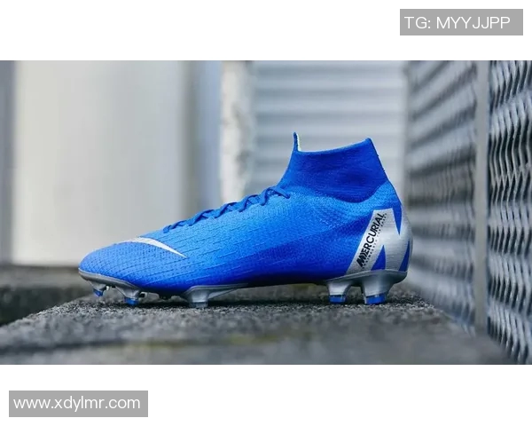 蓝色足球鞋在球星赛场上的精彩演绎与背后故事解析