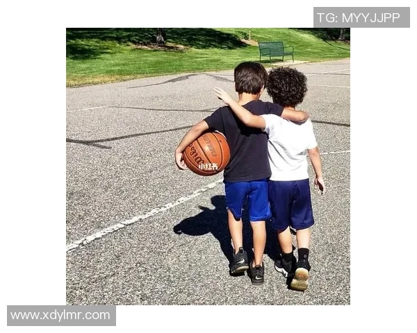 篮球与足球的双重热爱一位足球球星的篮球情缘与成长故事