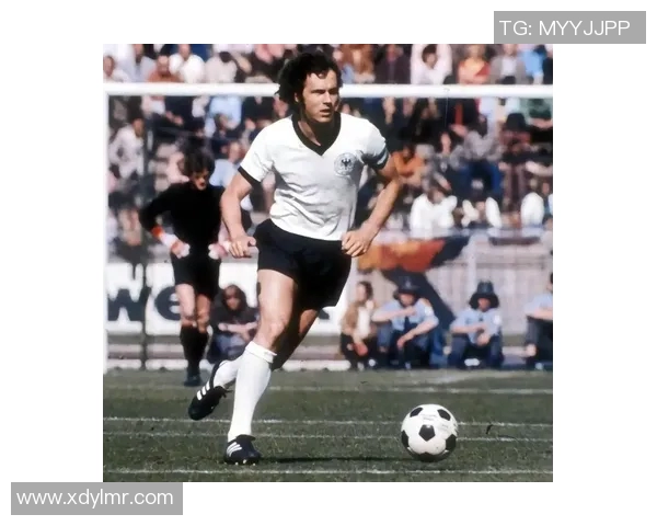 全球足坛巨星背后的故事与传奇时刻解析