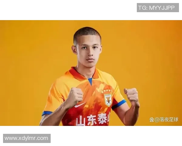 新晋足球明星崭露头角 持续闪耀赛场挑战传统豪门球员地位