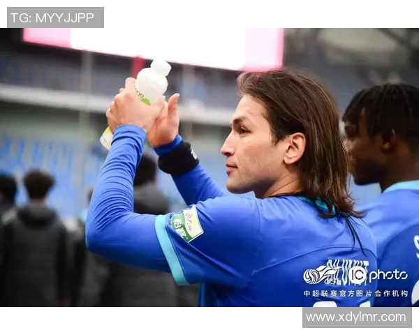 李宁携手中国足球明星共筑未来 打造足球文化新风潮 李宁携手中国足球明星共筑未来 打造足球文化新风潮